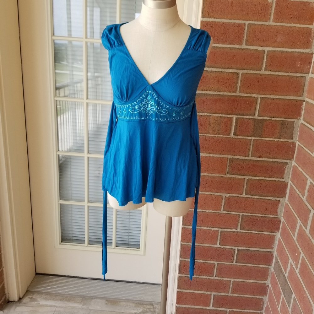 No Boundaries top  (L)